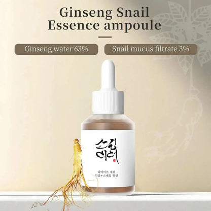 Un flacon compte-gouttes contenant un liquide vert clair étiqueté en coréen, sous le nom de « Sérum pour le visage à la propolis, extrait de riz, ginseng et thé vert » de Jay Cosmetic. Létiquette blanche et le bouchon compte-gouttes soulignent son design simple mais sophistiqué.